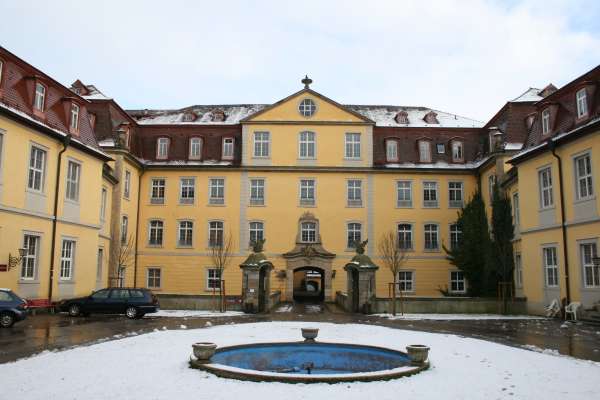 Schloss Kirchberg an der Jagst, Marstall und Witwenbau
