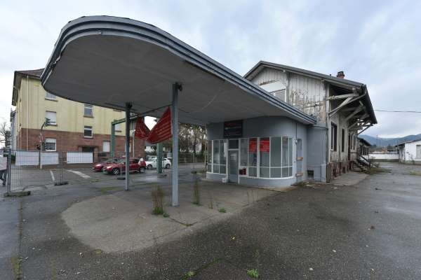 Tankstellen- und Geschäftsgebäude, Offenburg